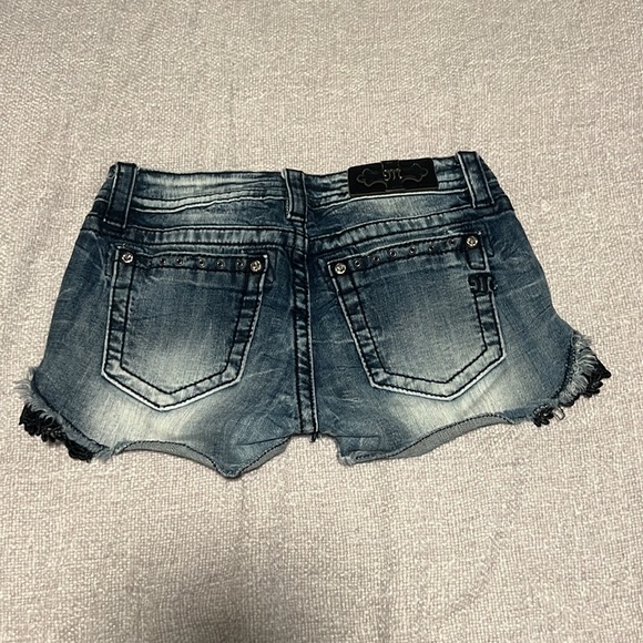 Miss Me Shorts. - Picture 2 of 3